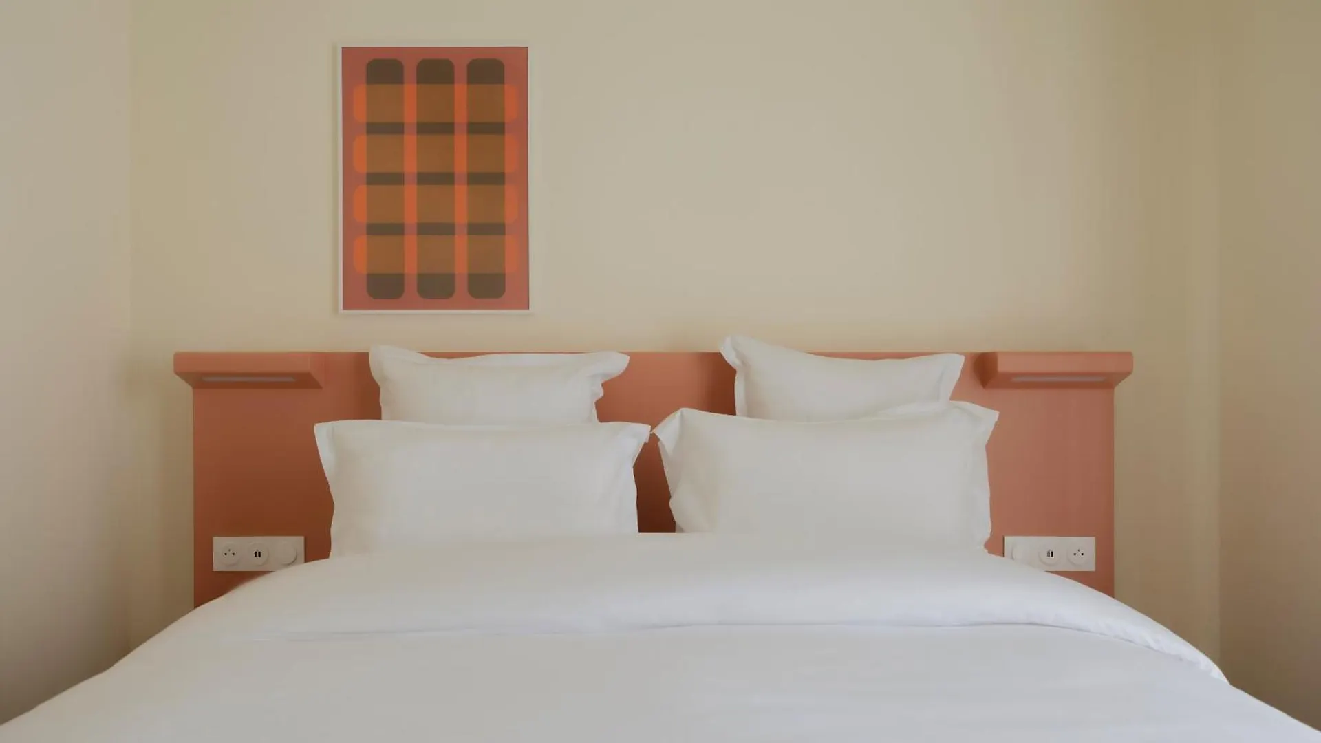 باريس Edgar Suites - Eglise 0*,  فرنسا
